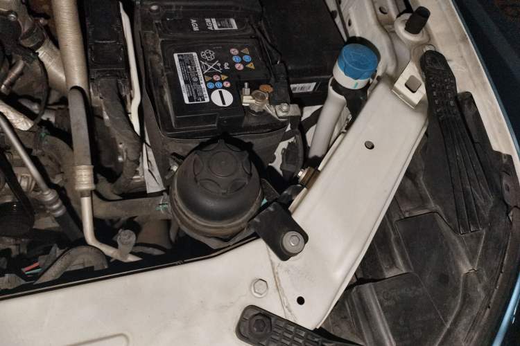 Used Roewe RX8 2019 30T Smart Connectivity Four-Wheel Drive Supreme Flagship Edition Engine Bay Left