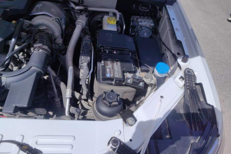 Used Roewe RX8 2019 30T Smart Connectivity Four-Wheel Drive Supreme Flagship Edition Engine Bay Left