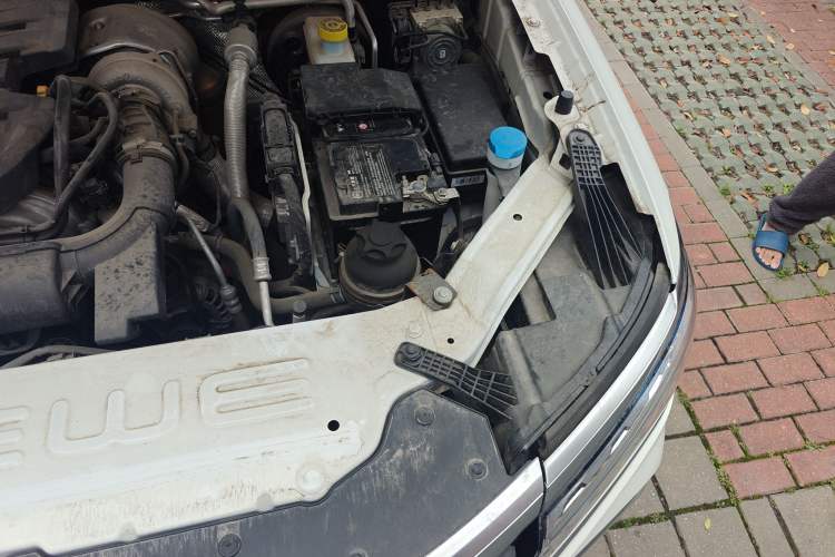 Used Roewe RX8 2019 30T Two-Wheel Drive Supreme Flagship Edition Engine Bay Left