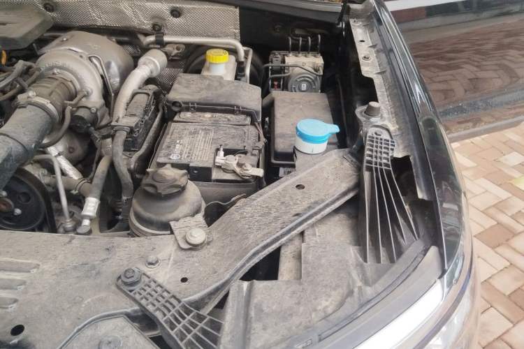 Used Roewe RX8 2019 30T Smart Connectivity Four-Wheel Drive Supreme Flagship Edition Engine Bay Left