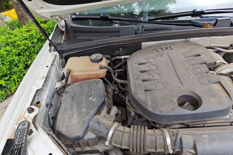 Used Roewe RX8 2019 30T Two-Wheel Drive Supreme Flagship Edition Engine Bay Right