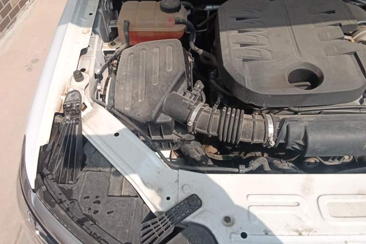 Used Roewe RX8 2019 30T Smart Connectivity Two-Wheel Drive Supreme Flagship Edition Engine Bay Right