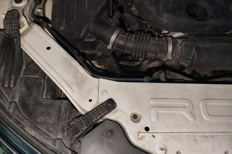 Used Roewe RX8 2019 30T Smart Connectivity Four-Wheel Drive Supreme Flagship Edition Engine Bay Right