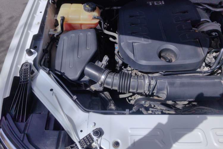Used Roewe RX8 2019 30T Smart Connectivity Four-Wheel Drive Supreme Flagship Edition Engine Bay Right