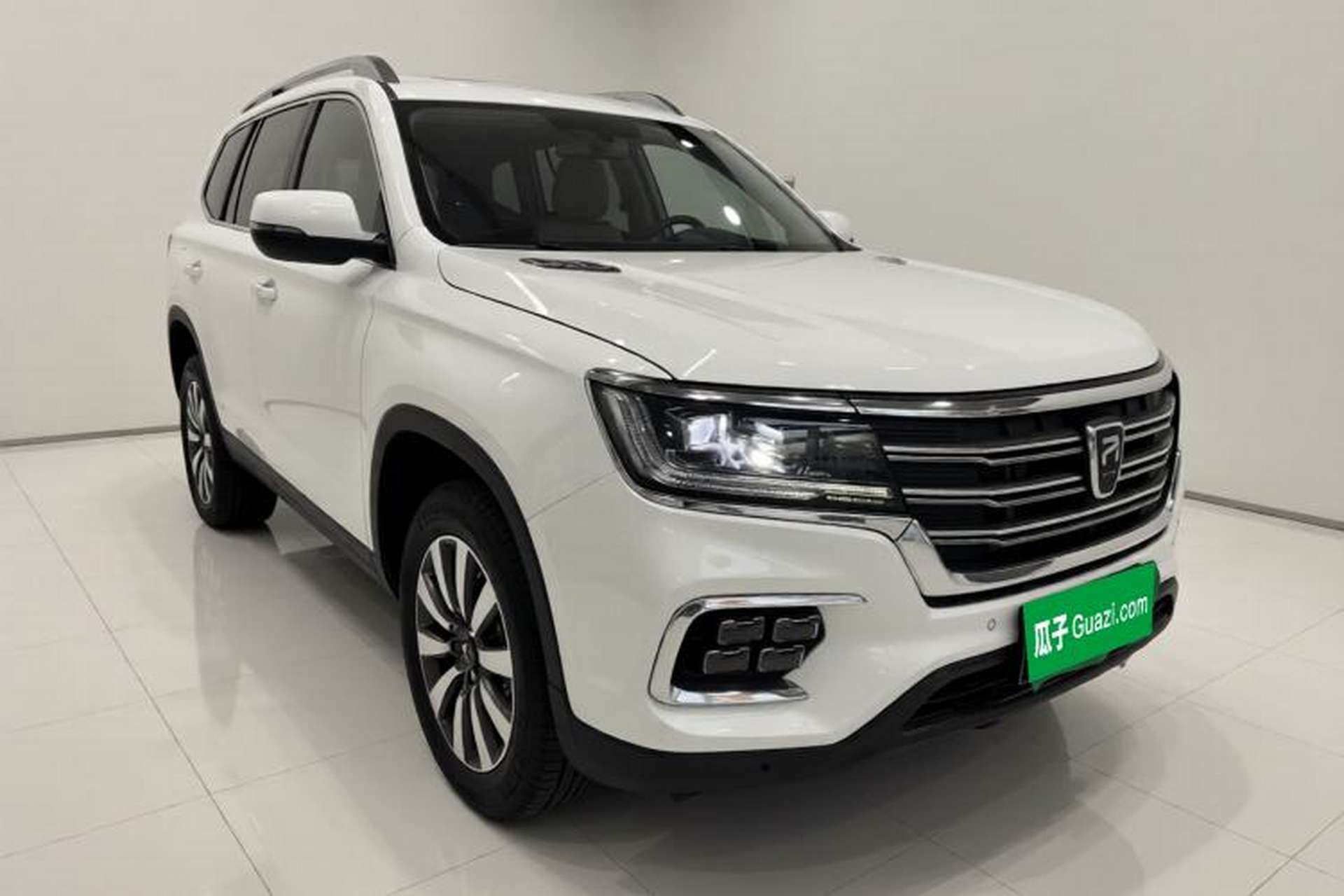 Used Roewe RX8 2019 30T Two-Wheel Drive Supreme Flagship Edition Exterior 2