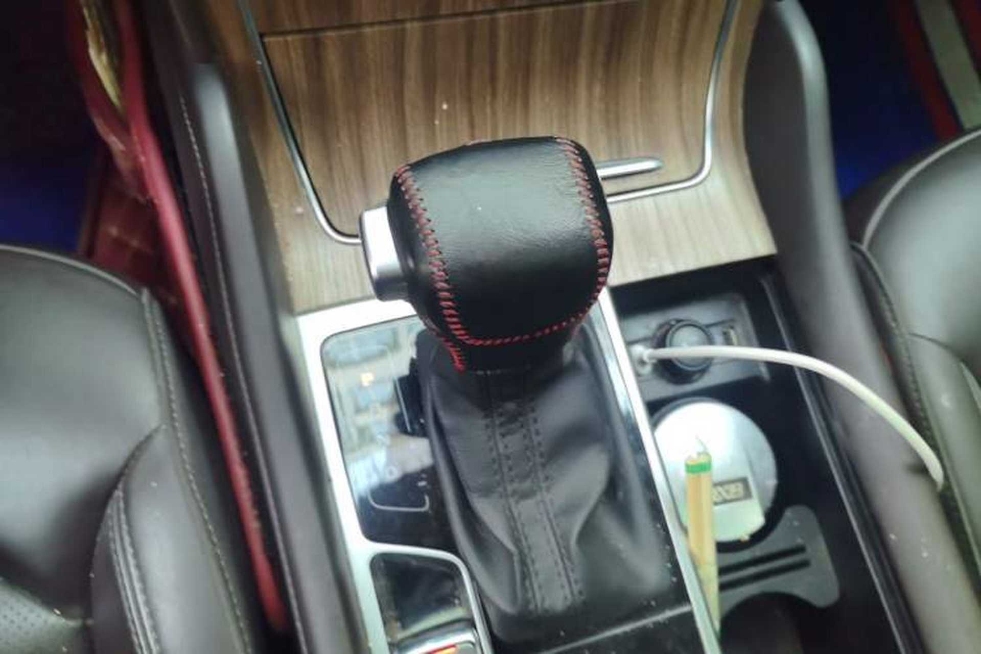 Used Roewe RX8 2019 30T Smart Connectivity Four-Wheel Drive Supreme Flagship Edition Gear Lever
