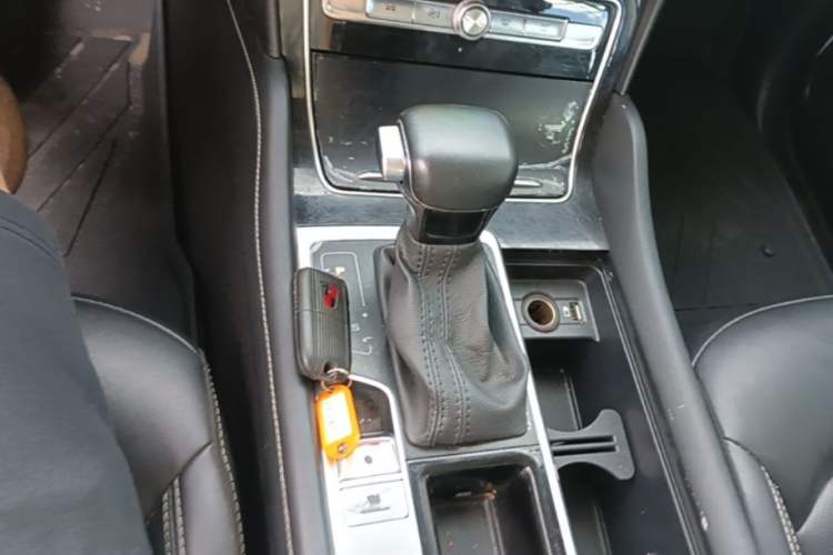 Used Roewe RX8 2019 30T Two-Wheel Drive Supreme Flagship Edition Gear Lever