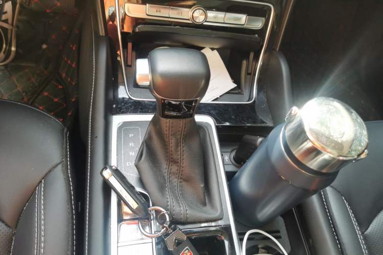 Used Roewe RX8 2019 30T Two-Wheel Drive Supreme Flagship Edition Gear Lever