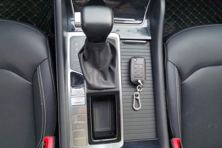 Used Roewe RX8 2019 30T Two-Wheel Drive Supreme Flagship Edition Gear Lever