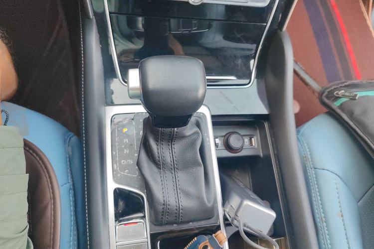 Used Roewe RX8 2019 30T Two-Wheel Drive Supreme Flagship Edition Gear Lever