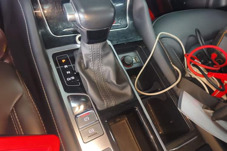 Used Roewe RX8 2019 30T Two-Wheel Drive Supreme Flagship Edition Gear Lever