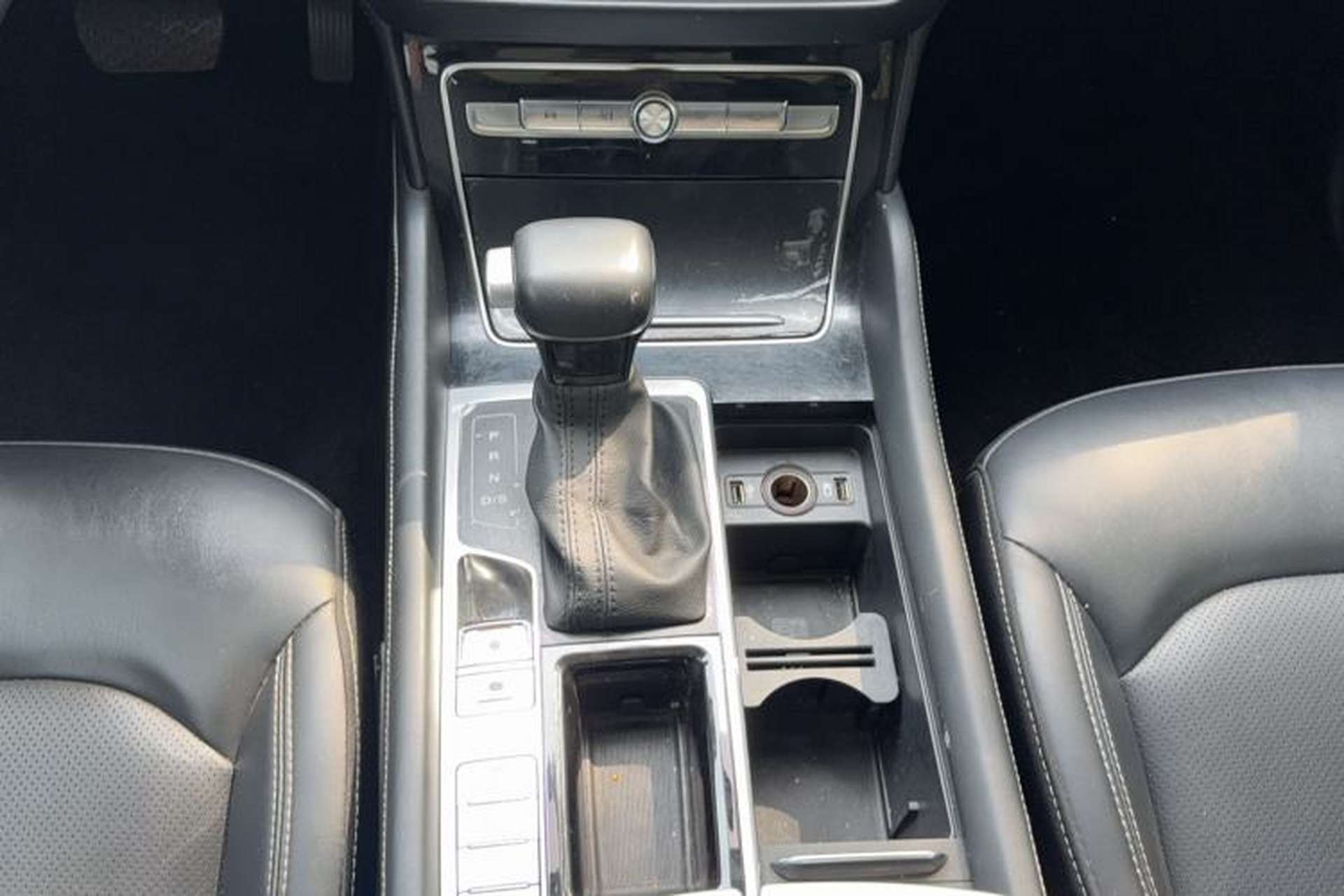 Used Roewe RX8 2019 30T Two-Wheel Drive Supreme Flagship Edition Gear Lever