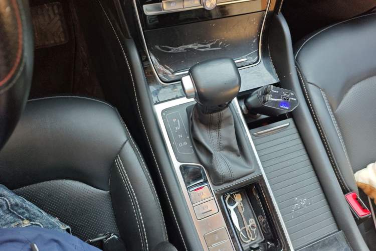 Used Roewe RX8 2019 30T Two-Wheel Drive Supreme Flagship Edition Gear Lever