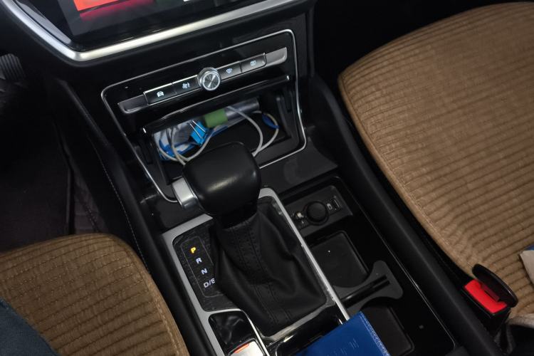 Used Roewe RX8 2019 30T Two-Wheel Drive Supreme Flagship Edition Gear Lever