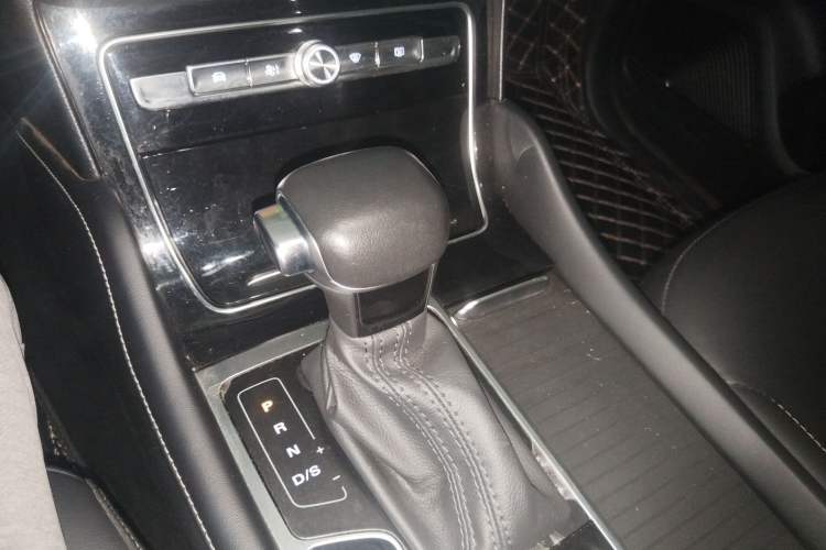 Used Roewe RX8 2019 30T Two-Wheel Drive Supreme Flagship Edition Gear Lever