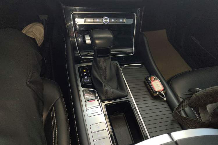 Used Roewe RX8 2019 30T Two-Wheel Drive Supreme Flagship Edition Gear Lever