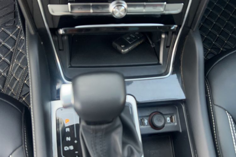 Used Roewe RX8 2019 30T Two-Wheel Drive Supreme Flagship Edition Gear Lever