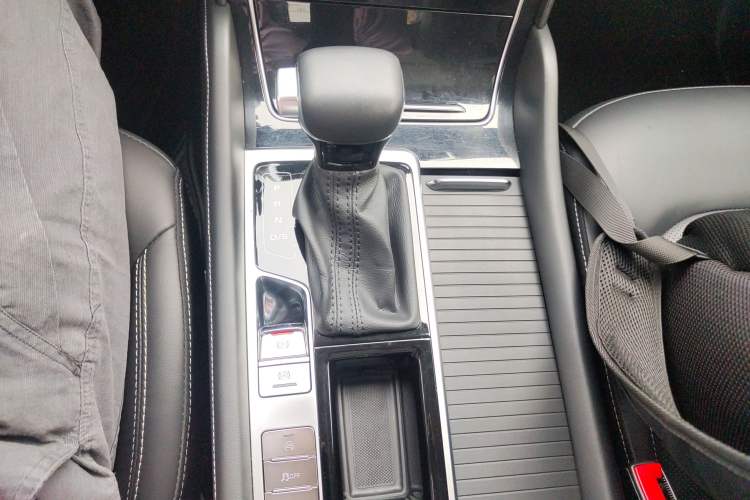 Used Roewe RX8 2019 30T Two-Wheel Drive Supreme Flagship Edition Gear Lever
