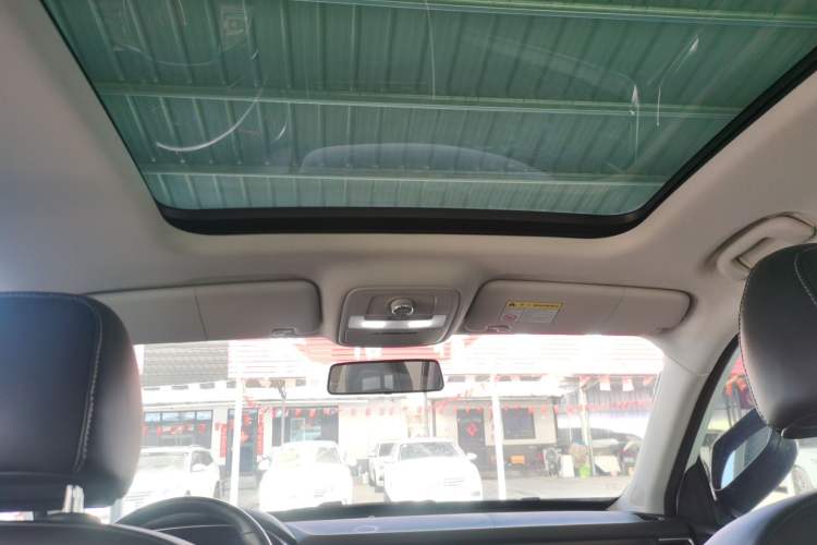 Used Roewe RX8 2019 30T Smart Connectivity Two-Wheel Drive Supreme Flagship Edition Headliner