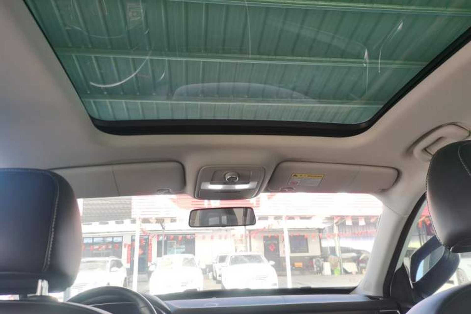 Used Roewe RX8 2019 30T Smart Connectivity Two-Wheel Drive Supreme Flagship Edition Headliner