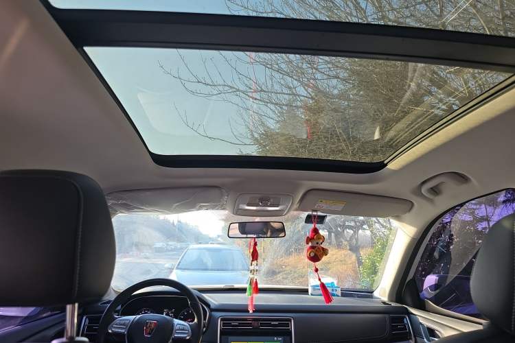 Used Roewe RX8 2019 30T Two-Wheel Drive Supreme Flagship Edition Headliner