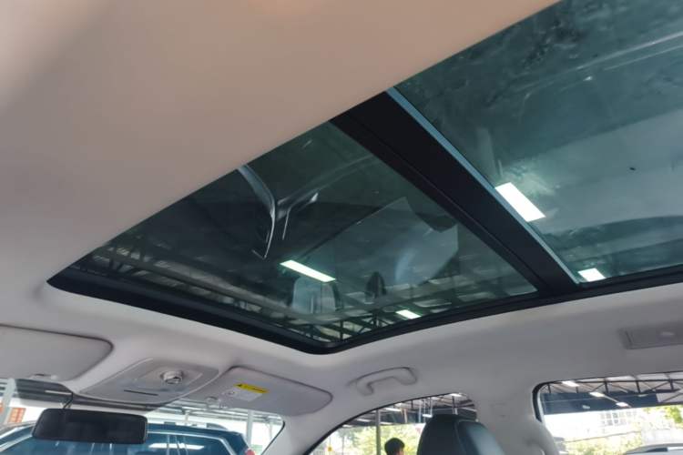 Used Roewe RX8 2019 30T Two-Wheel Drive Supreme Flagship Edition Headliner