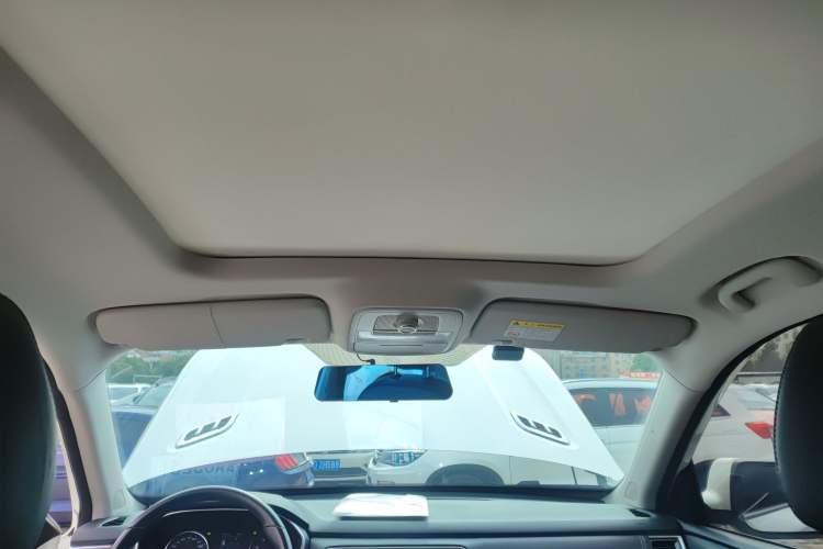 Used Roewe RX8 2019 30T Two-Wheel Drive Supreme Flagship Edition Headliner