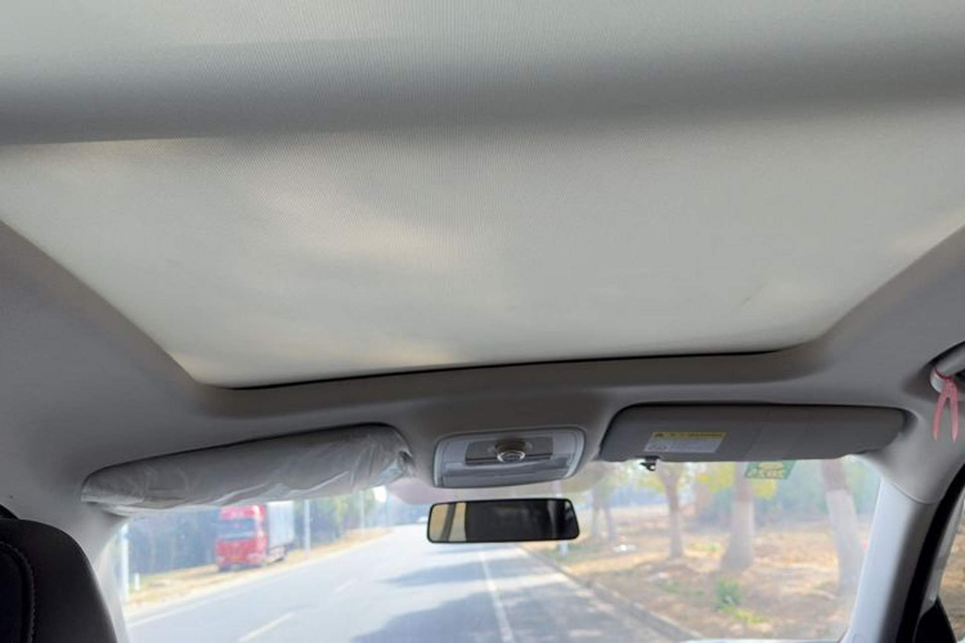 Used Roewe RX8 2019 30T Two-Wheel Drive Supreme Flagship Edition Headliner