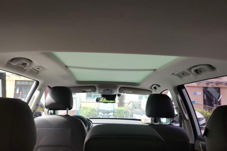 Used Roewe RX8 2019 30T Smart Connectivity All-Wheel Drive Supreme Edition Headliner