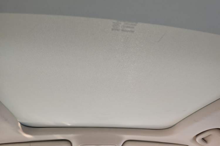 Used Roewe RX8 2019 30T Two-Wheel Drive Supreme Flagship Edition Headliner