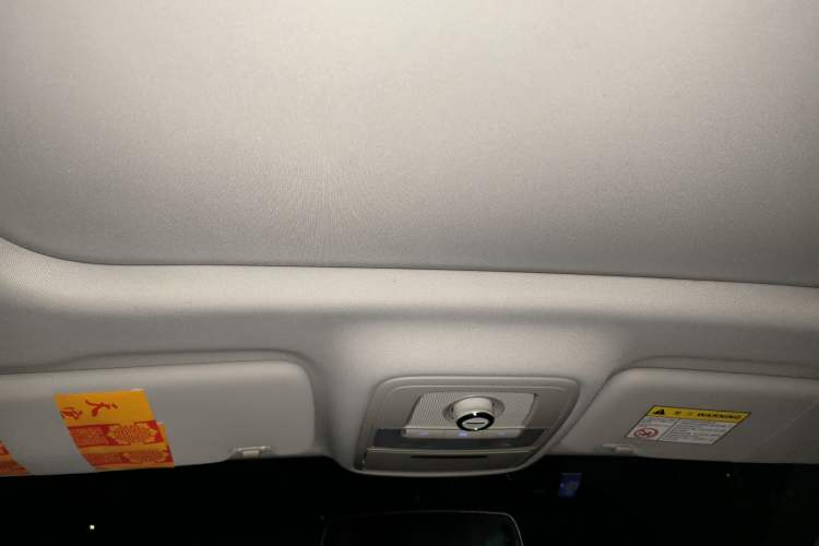 Used Roewe RX8 2019 30T Smart Connectivity Four-Wheel Drive Supreme Flagship Edition Headliner