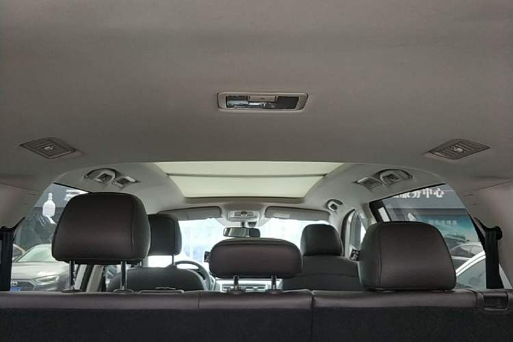 Used Roewe RX8 2019 30T Smart Connectivity Two-Wheel Drive Supreme Flagship Edition Headliner