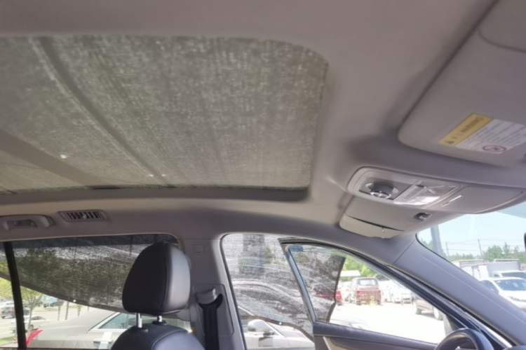 Used Roewe RX8 2019 30T Smart Connectivity Two-Wheel Drive Supreme Flagship Edition Headliner