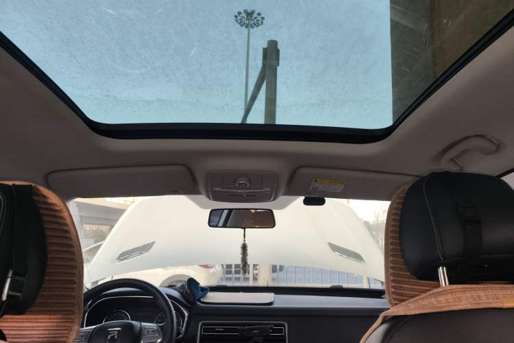 Used Roewe RX8 2019 30T Two-Wheel Drive Supreme Flagship Edition Headliner