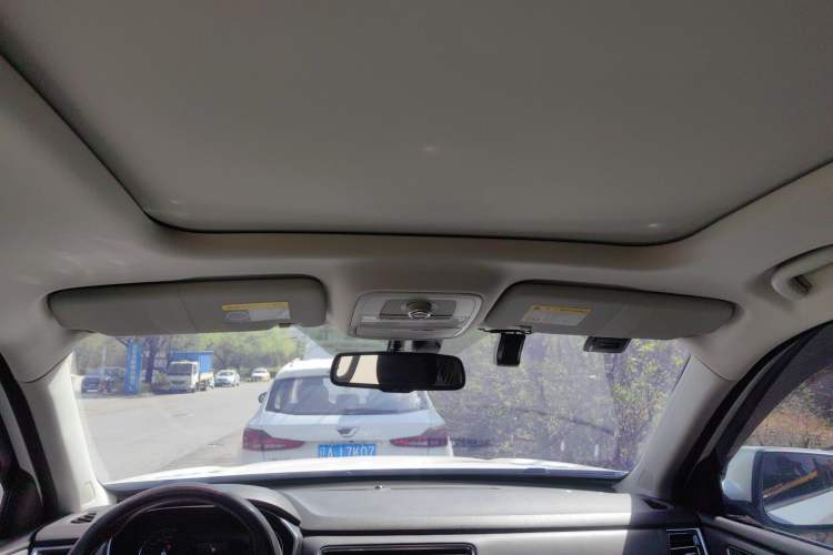 Used Roewe RX8 2019 30T Smart Connectivity Four-Wheel Drive Supreme Flagship Edition Headliner