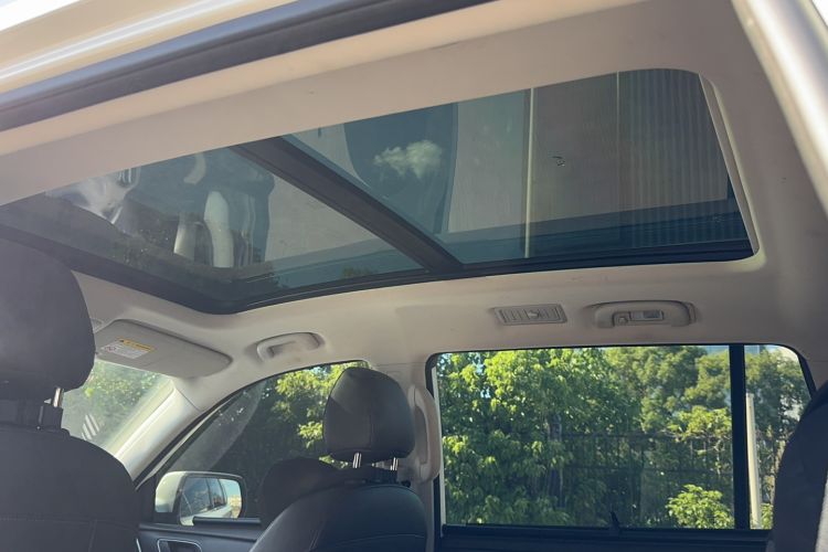 Used Roewe RX8 2019 30T Smart Connectivity Two-Wheel Drive Supreme Flagship Edition Headliner