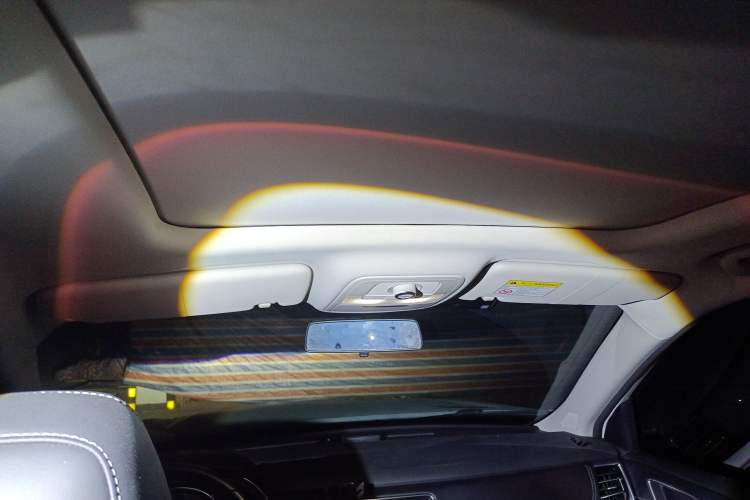 Used Roewe RX8 2019 30T Two-Wheel Drive Supreme Flagship Edition Headliner