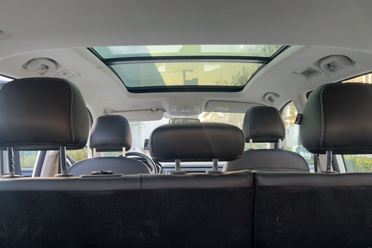 Used Roewe RX8 2019 30T Two-Wheel Drive Supreme Flagship Edition Headliner