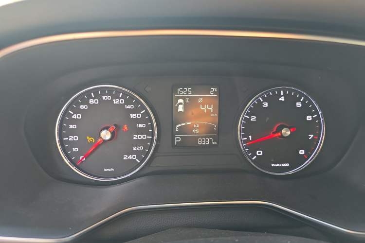 Used Roewe RX8 2019 30T Two-Wheel Drive Supreme Flagship Edition Instrument Cluster