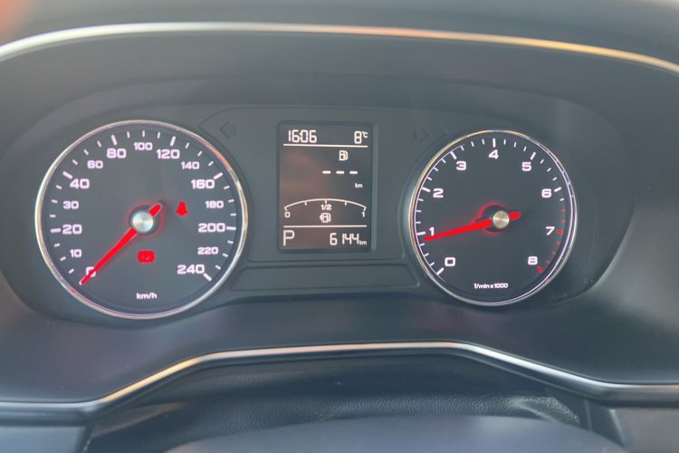 Used Roewe RX8 2019 30T Two-Wheel Drive Supreme Flagship Edition Instrument Cluster