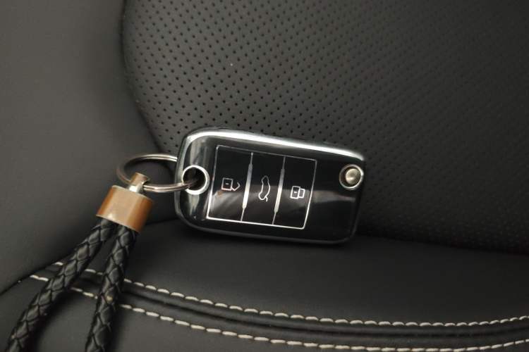 Used Roewe RX8 2019 30T Two-Wheel Drive Supreme Flagship Edition Interior 1