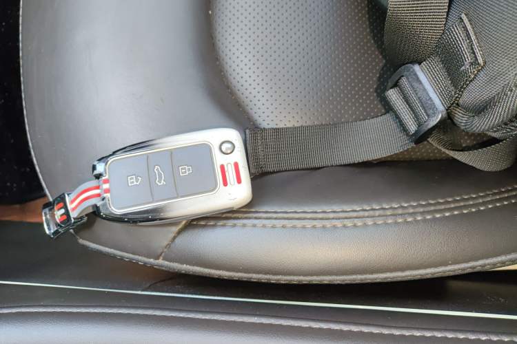 Used Roewe RX8 2019 30T Smart Connectivity Two-Wheel Drive Supreme Flagship Edition Interior 1