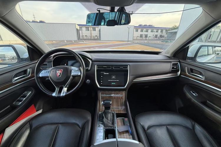 Used Roewe RX8 2019 30T Smart Connectivity Two-Wheel Drive Supreme Flagship Edition Interior 1