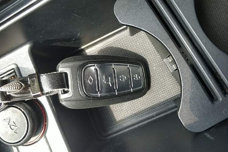 Used Roewe RX8 2019 30T Smart Connectivity Two-Wheel Drive Supreme Flagship Edition Interior 1