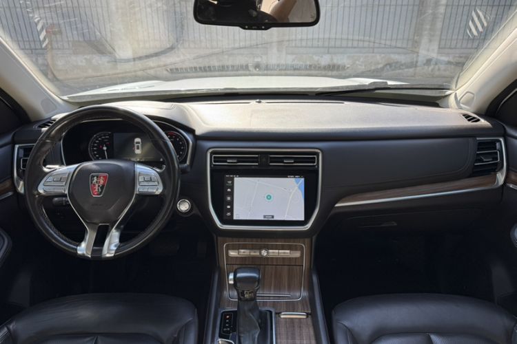 Used Roewe RX8 2019 30T Smart Connectivity Two-Wheel Drive Supreme Flagship Edition Interior 1