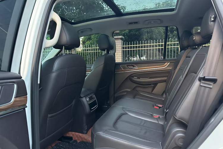 Used Roewe RX8 2019 30T Smart Connectivity Two-Wheel Drive Supreme Flagship Edition Interior 10