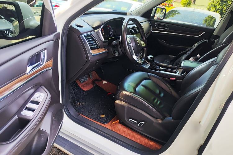 Used Roewe RX8 2019 30T Smart Connectivity Two-Wheel Drive Supreme Flagship Edition Interior 2