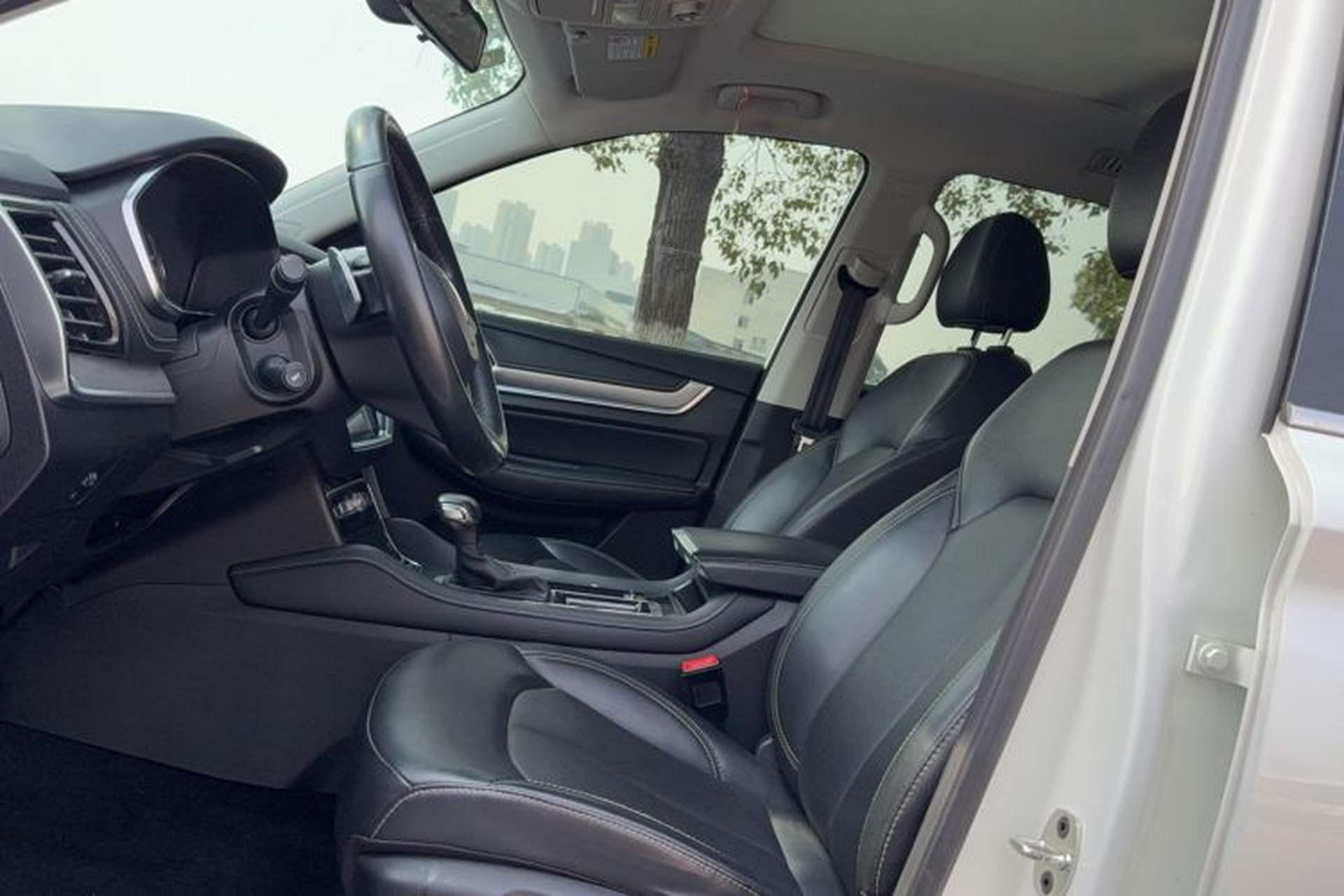 Used Roewe RX8 2019 30T Two-Wheel Drive Supreme Flagship Edition Interior 2