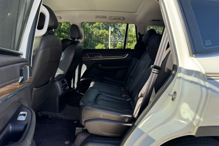 Used Roewe RX8 2019 30T Smart Connectivity Two-Wheel Drive Supreme Flagship Edition Interior 2