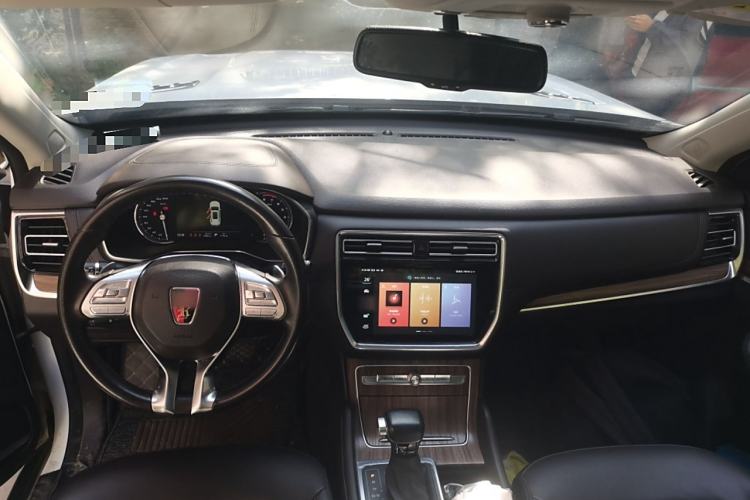 Used Roewe RX8 2019 30T Smart Connectivity Two-Wheel Drive Supreme Flagship Edition Interior 2